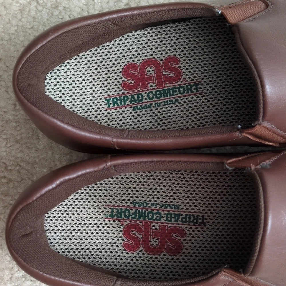SAS Viva Slip-On Teak Brown Leather Walking Shoes Women's Size 8 Medium Like New